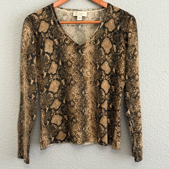 Mainbocher 100% Cashmere Snake Print V-neck sweater Size Medium EUC - Picture 1 of 3